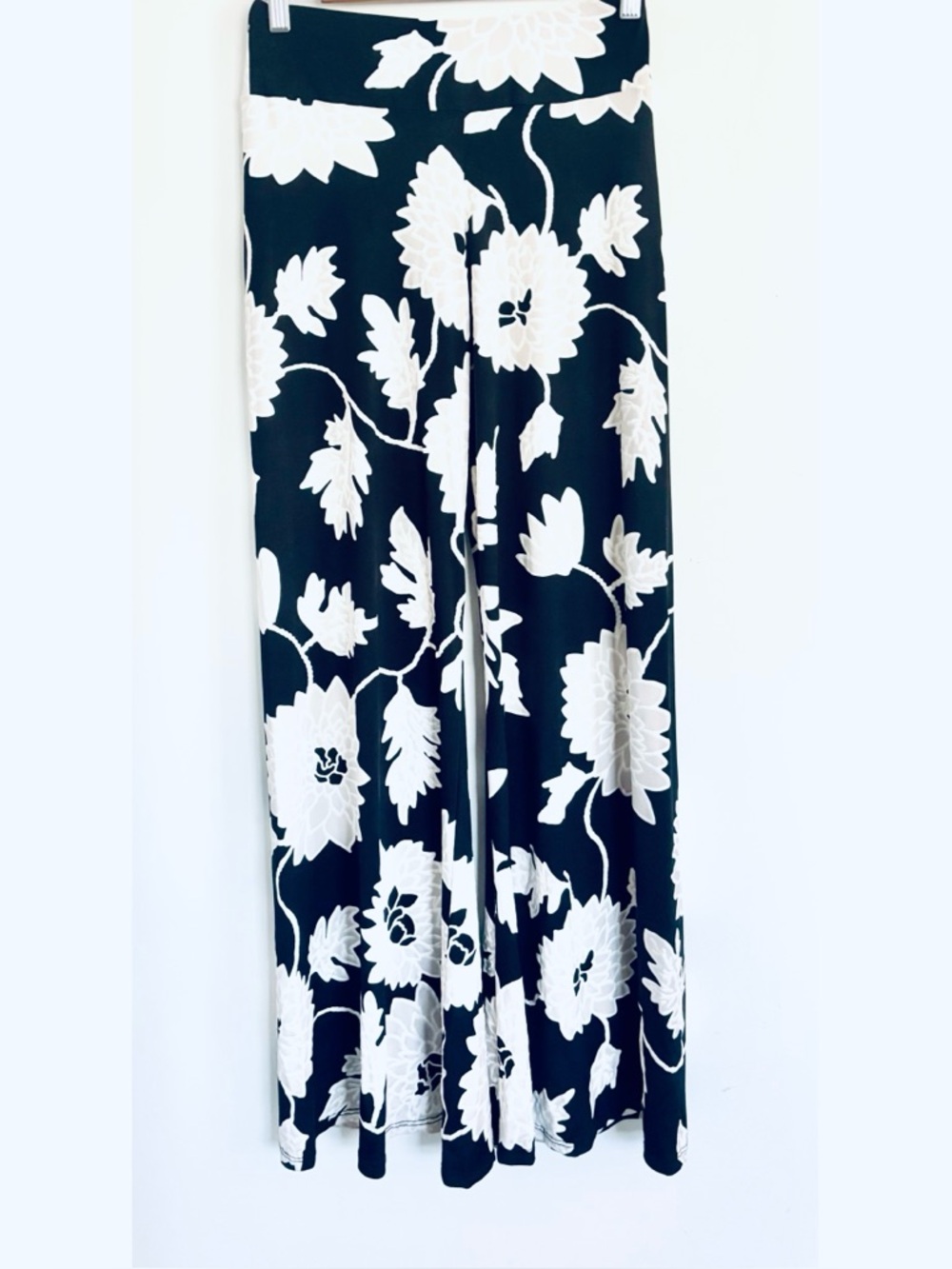 Ariella Black Wide-Leg White Floral Wide Leg Flowy lightweight Palazzo Pants-M